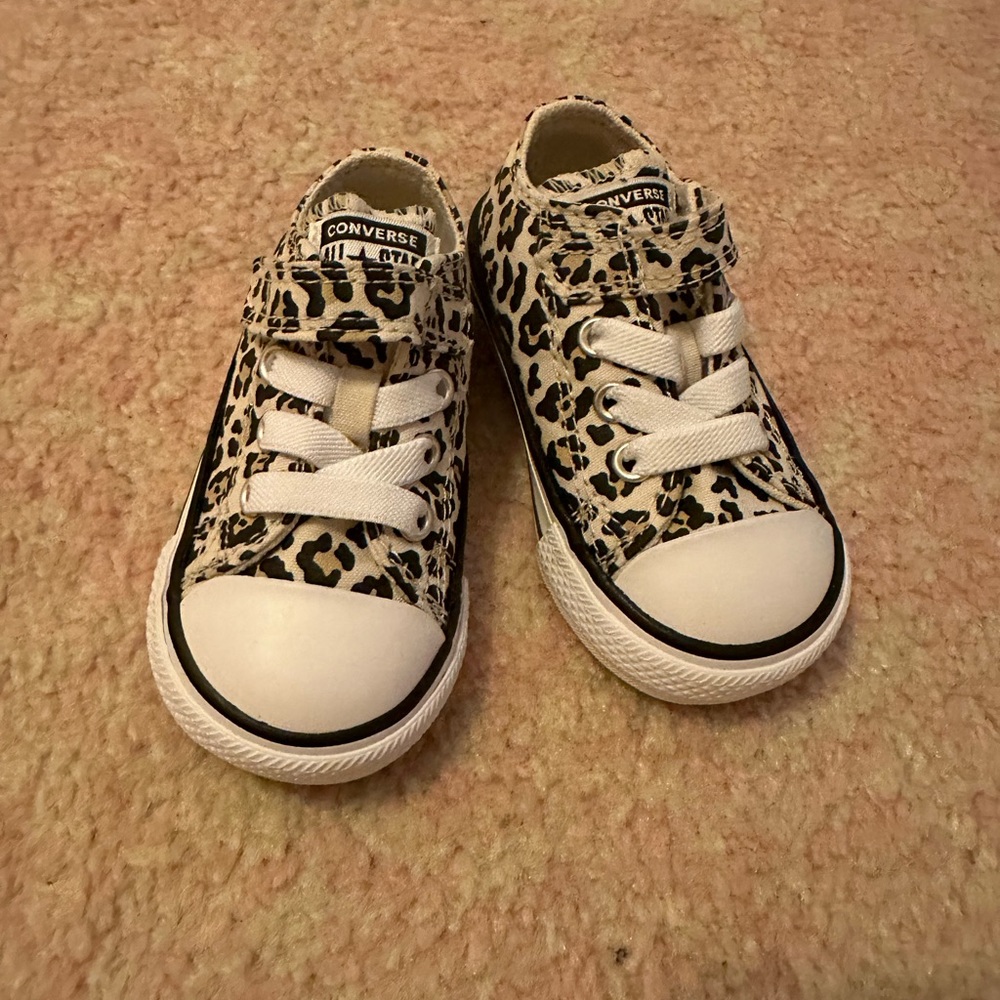 Toddler cheetah converse size 4